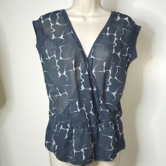 Benetton grey white top size small Y2K Classic Cute Casual Party Work Date Sheer - Picture 1 of 3